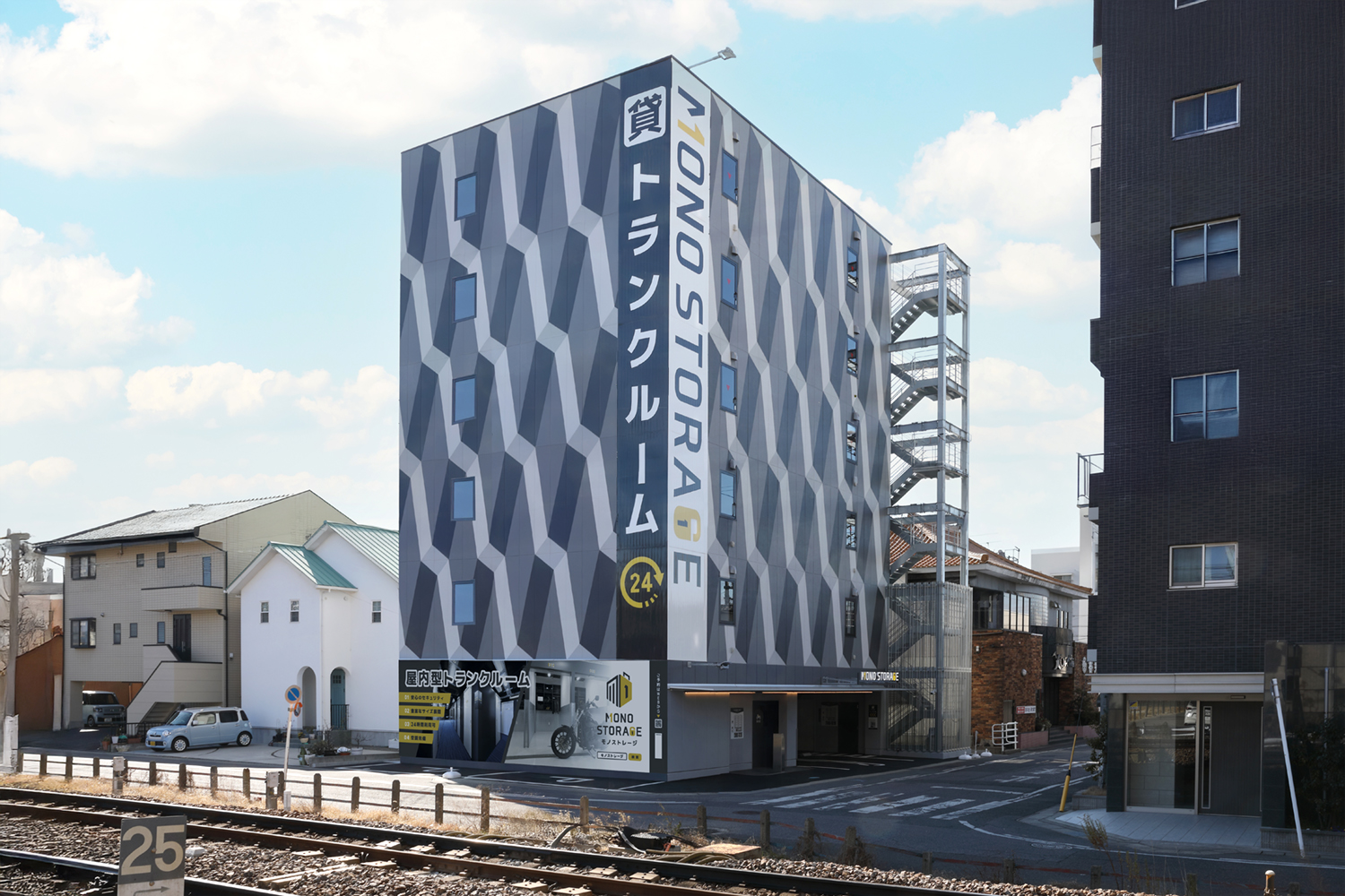 新安城駅から徒歩2分！屋内型のトランクルーム