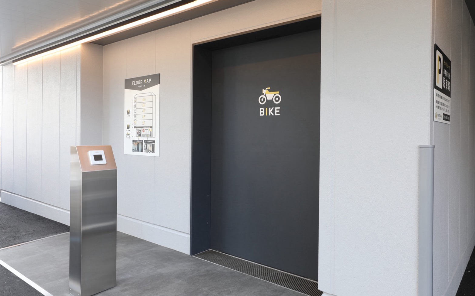 バイク収納の入り口です。