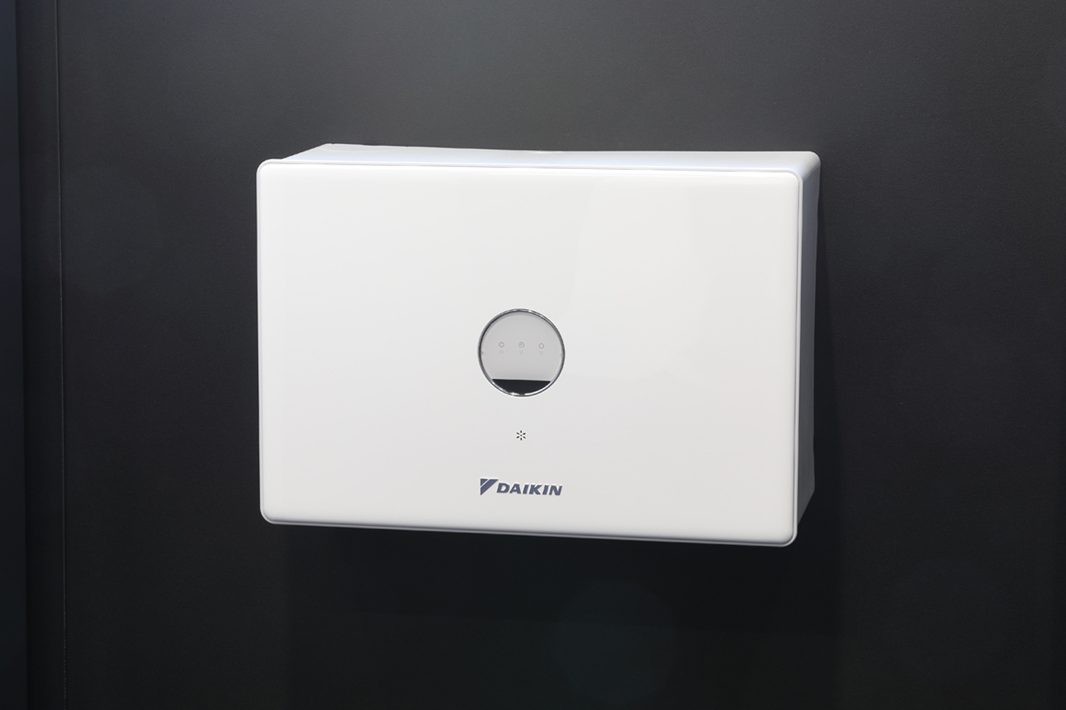 除湿乾燥機カライエを設置。温度・湿度管理を徹底しています。