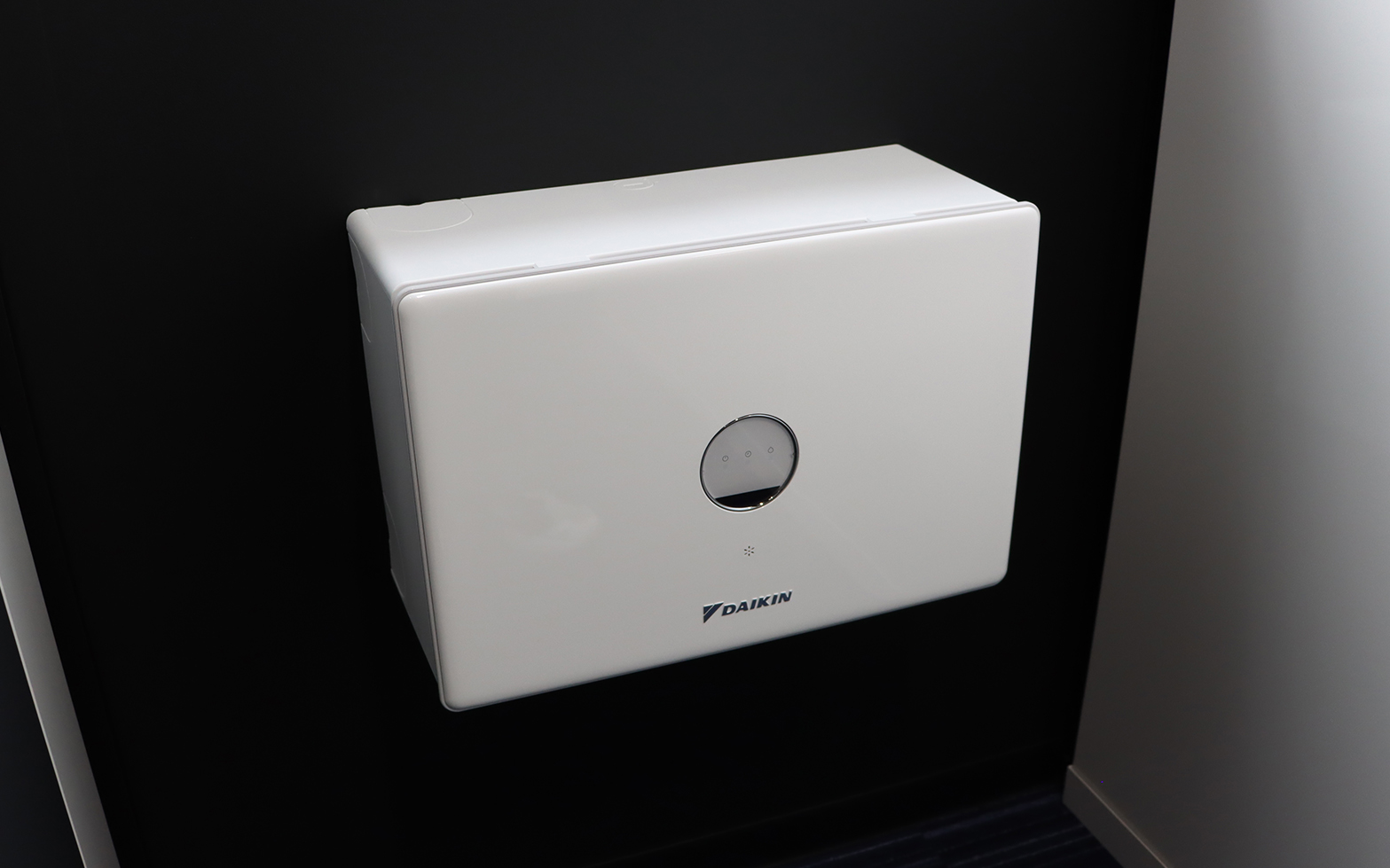 除湿乾燥機カライエを設置。温度・湿度管理を徹底しています。